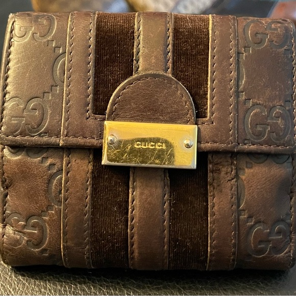 Gucci Dark Brown Leather Wallet with Gold Accent - Picture 1 of 6